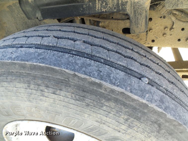 image for item DG5522 2005 GMC C7500 rollback truck