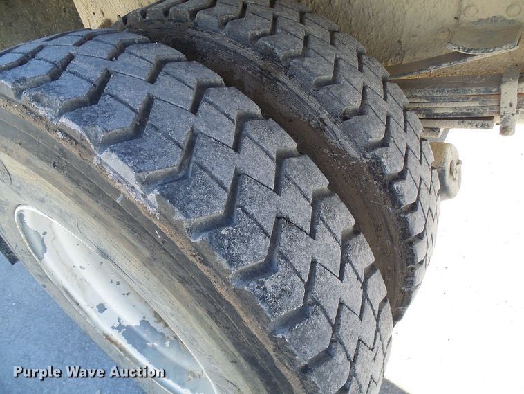 image for item DG5522 2005 GMC C7500 rollback truck