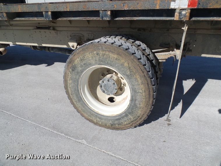 image for item DG5522 2005 GMC C7500 rollback truck