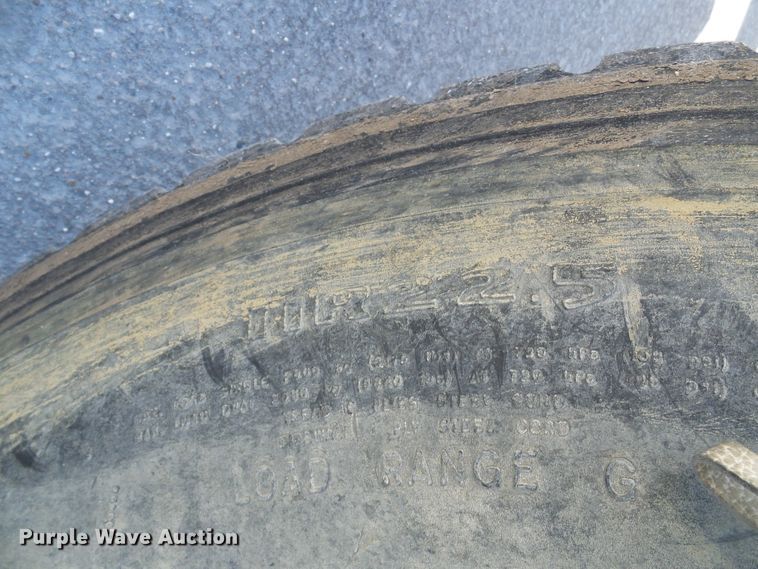 image for item DG5522 2005 GMC C7500 rollback truck