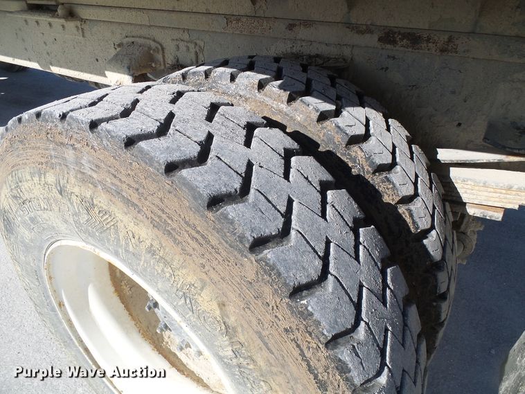 image for item DG5522 2005 GMC C7500 rollback truck