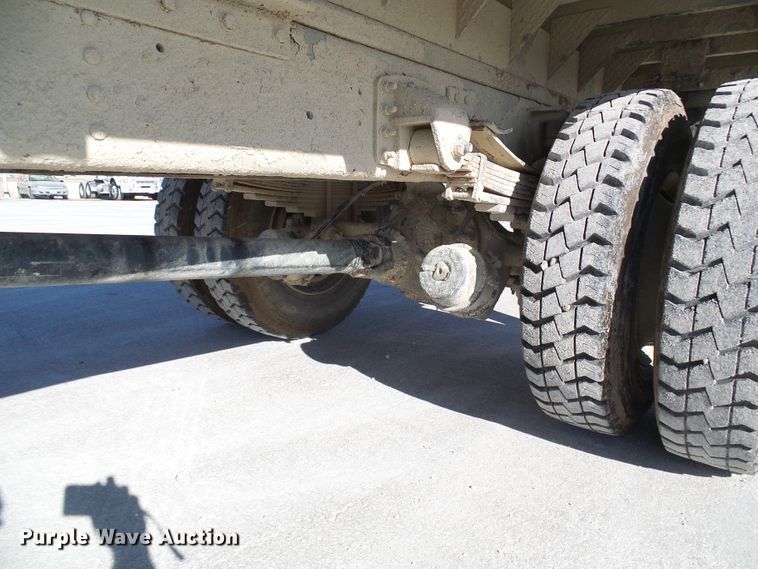 image for item DG5522 2005 GMC C7500 rollback truck