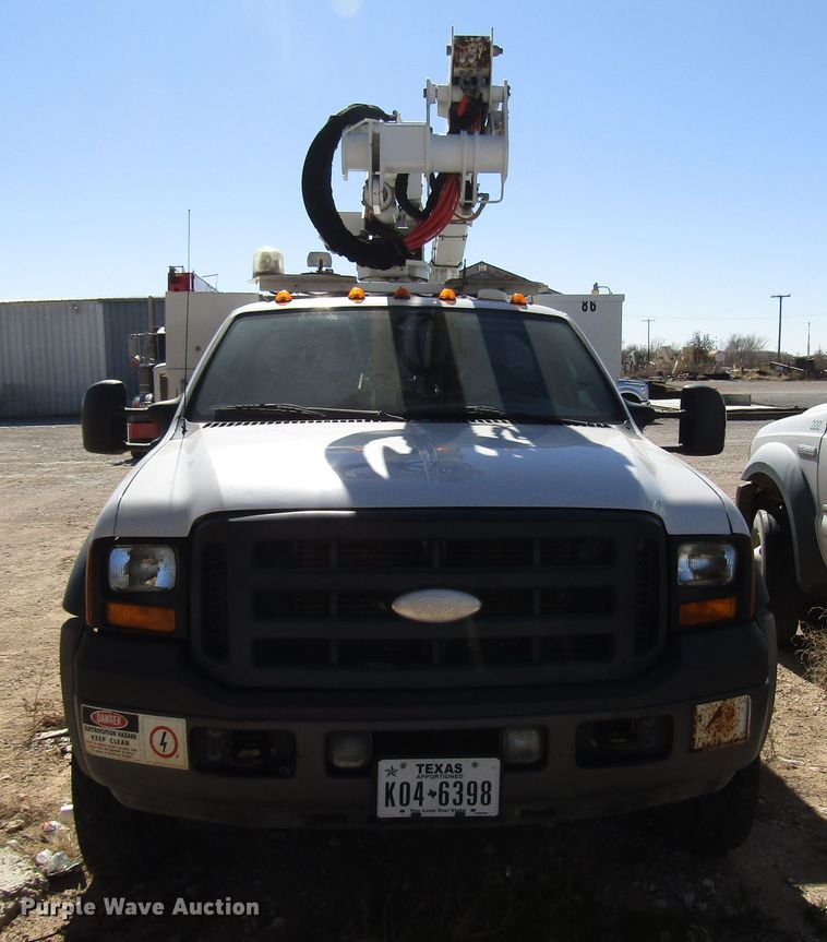 image for item DG6702 2006 Ford F550 Super Duty bucket truck