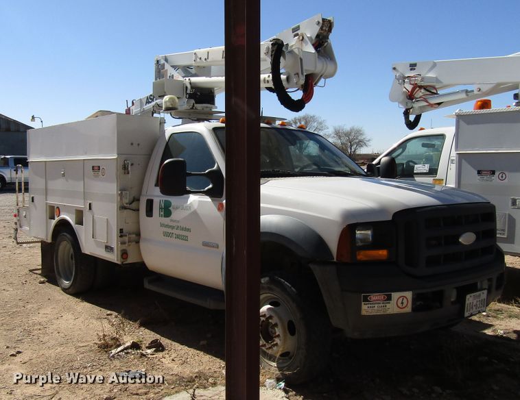 image for item DG6702 2006 Ford F550 Super Duty bucket truck