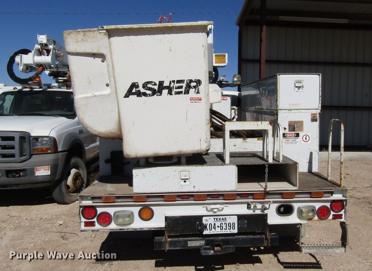 image for item DG6702 2006 Ford F550 Super Duty bucket truck