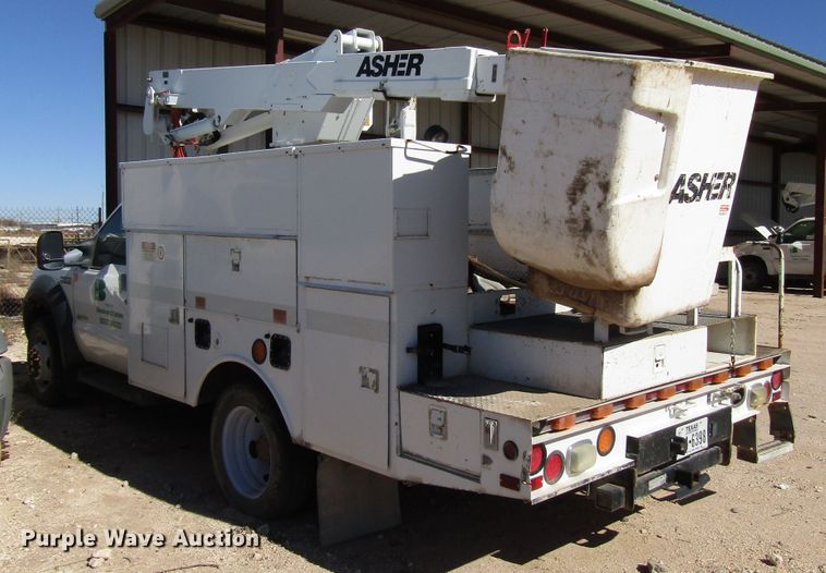 image for item DG6702 2006 Ford F550 Super Duty bucket truck