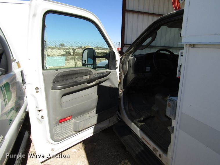 image for item DG6702 2006 Ford F550 Super Duty bucket truck