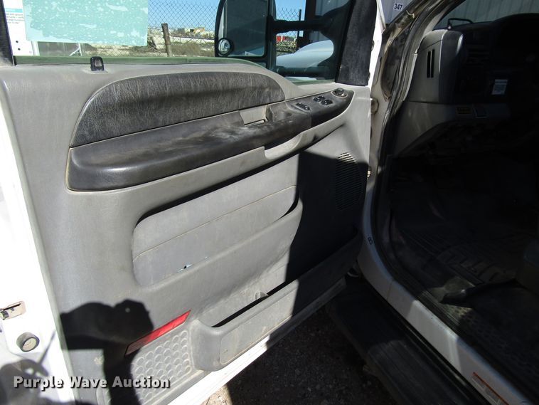 image for item DG6702 2006 Ford F550 Super Duty bucket truck