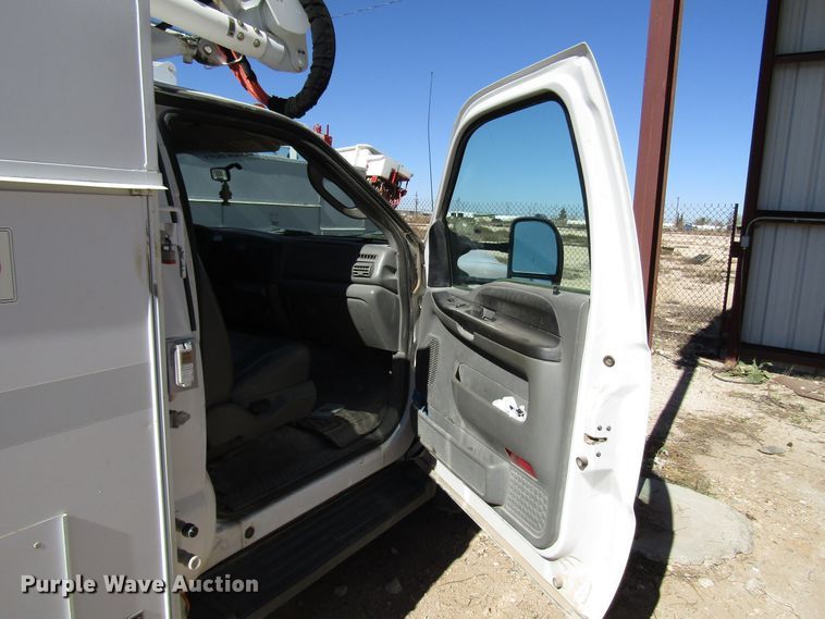 image for item DG6702 2006 Ford F550 Super Duty bucket truck
