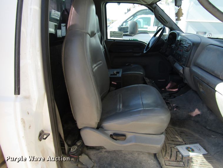 image for item DG6702 2006 Ford F550 Super Duty bucket truck