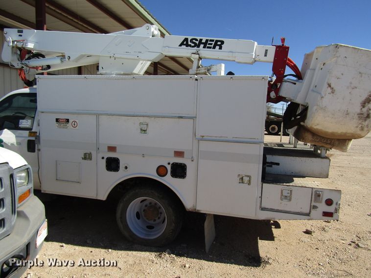 image for item DG6702 2006 Ford F550 Super Duty bucket truck