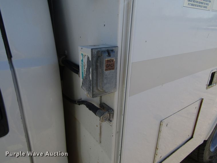 image for item DG6702 2006 Ford F550 Super Duty bucket truck