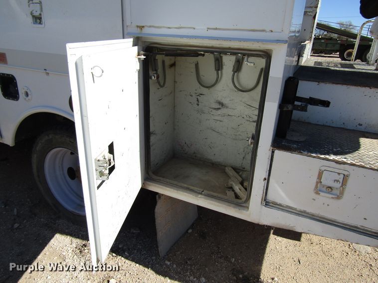 image for item DG6702 2006 Ford F550 Super Duty bucket truck