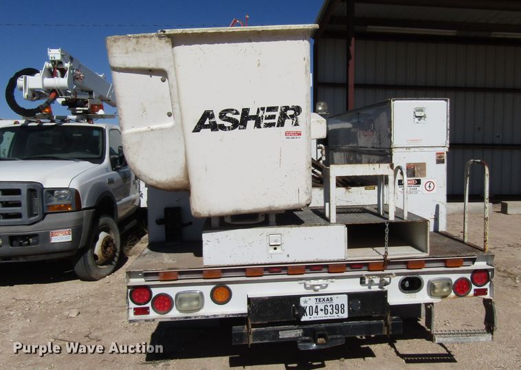 image for item DG6702 2006 Ford F550 Super Duty bucket truck