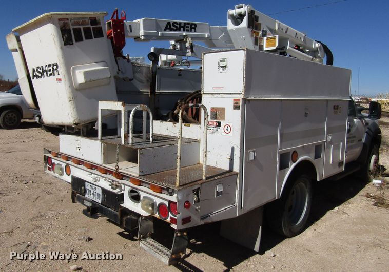 image for item DG6702 2006 Ford F550 Super Duty bucket truck