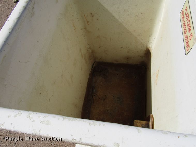 image for item DG6702 2006 Ford F550 Super Duty bucket truck