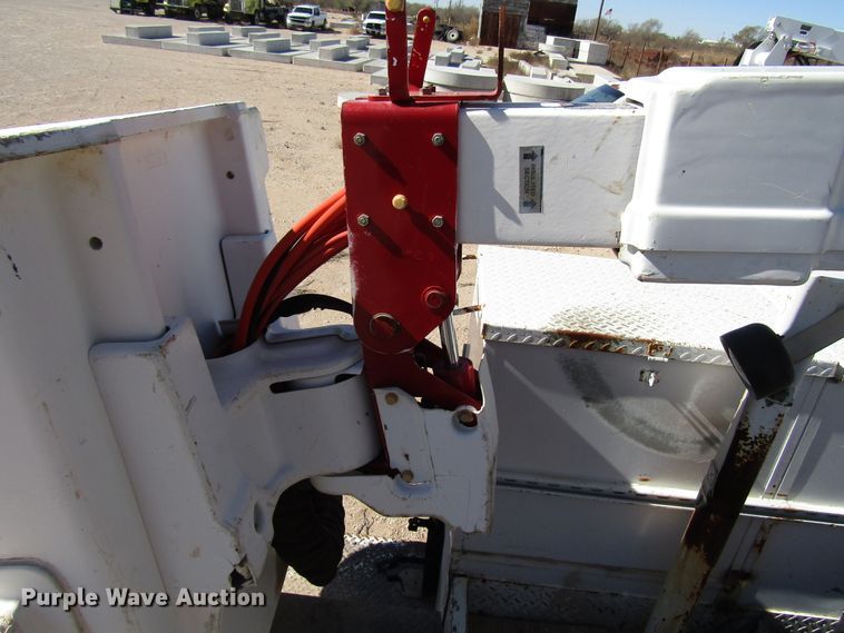 image for item DG6702 2006 Ford F550 Super Duty bucket truck