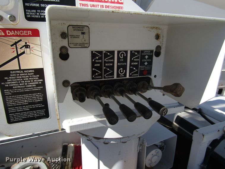 image for item DG6702 2006 Ford F550 Super Duty bucket truck