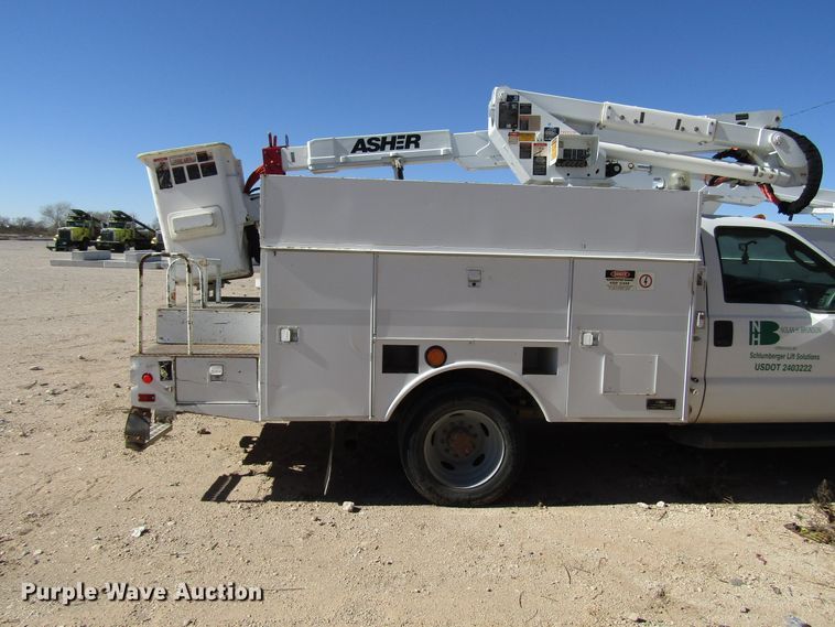 image for item DG6702 2006 Ford F550 Super Duty bucket truck