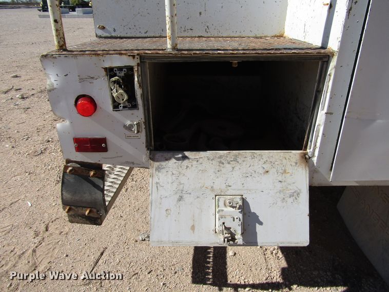 image for item DG6702 2006 Ford F550 Super Duty bucket truck