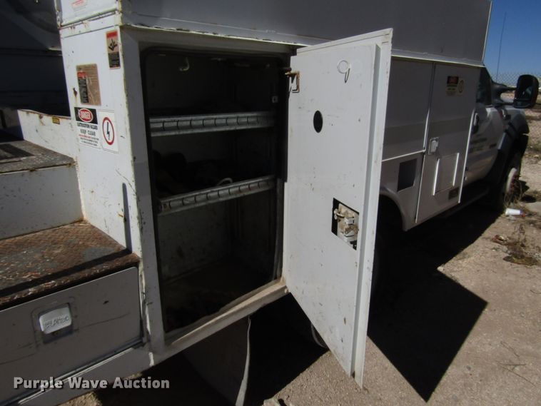 image for item DG6702 2006 Ford F550 Super Duty bucket truck