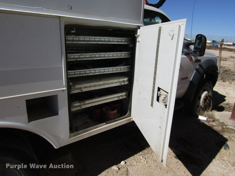 image for item DG6702 2006 Ford F550 Super Duty bucket truck