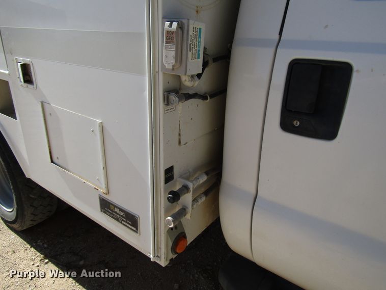 image for item DG6702 2006 Ford F550 Super Duty bucket truck