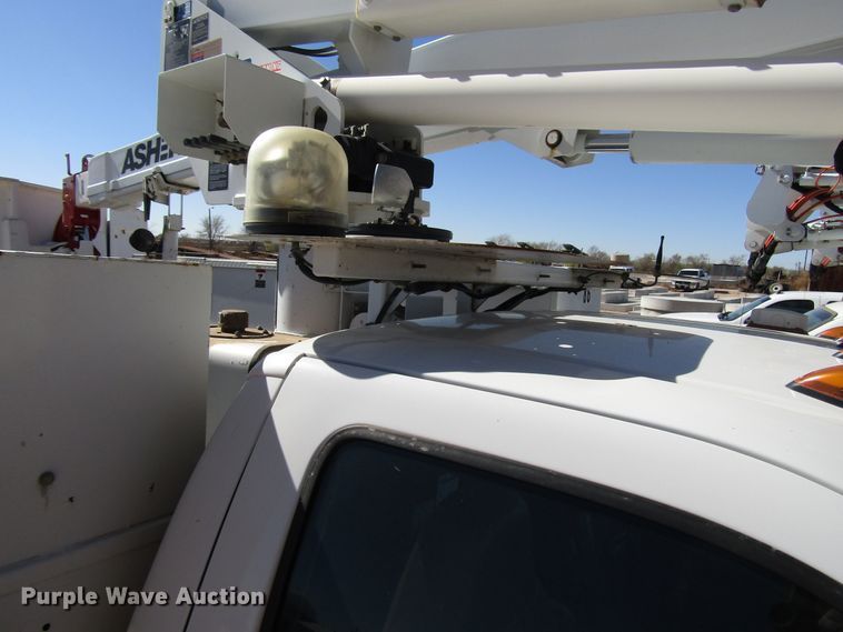 image for item DG6702 2006 Ford F550 Super Duty bucket truck