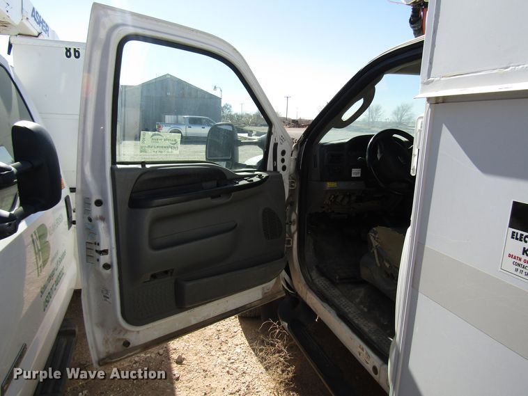 image for item DG6703 2005 Ford F550 Super Duty bucket truck