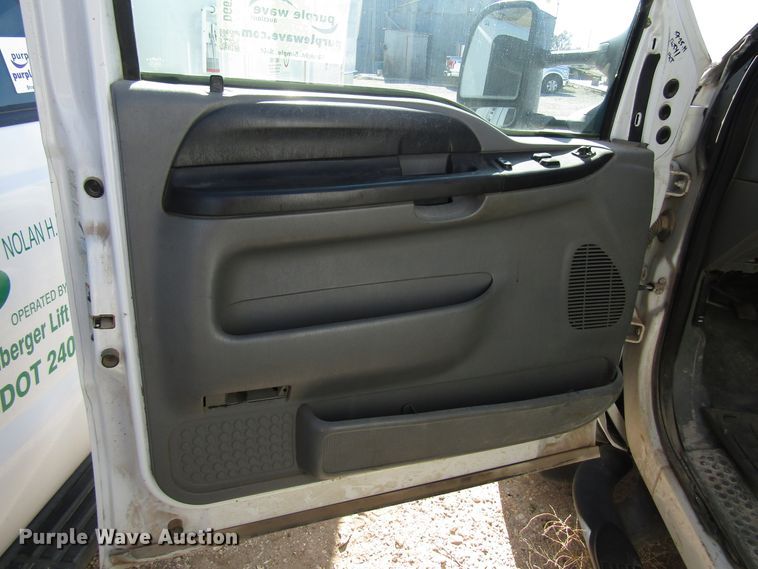 image for item DG6703 2005 Ford F550 Super Duty bucket truck