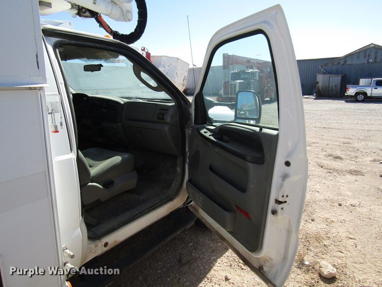 image for item DG6703 2005 Ford F550 Super Duty bucket truck