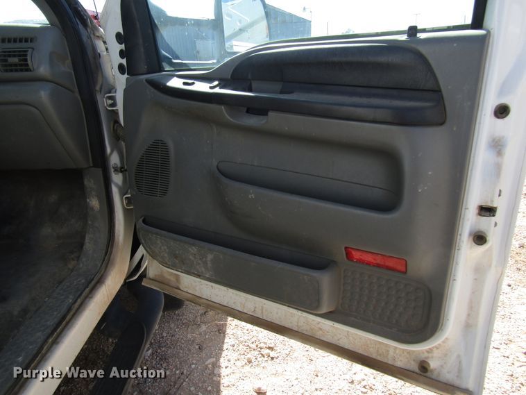 image for item DG6703 2005 Ford F550 Super Duty bucket truck