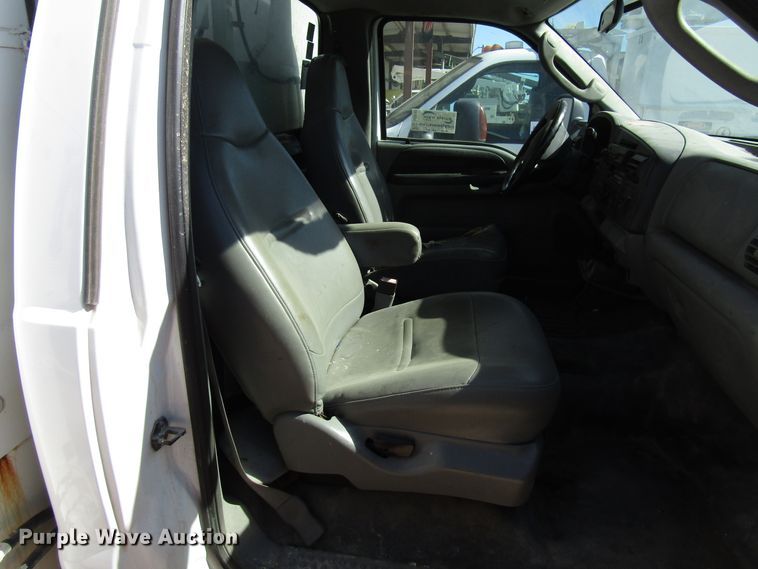 image for item DG6703 2005 Ford F550 Super Duty bucket truck