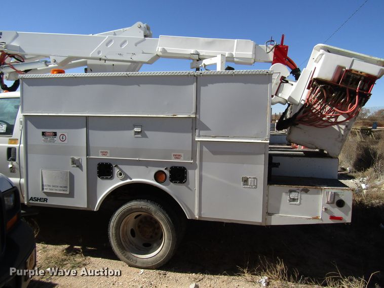 image for item DG6703 2005 Ford F550 Super Duty bucket truck