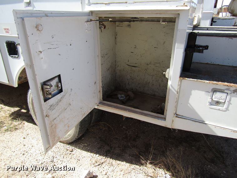 image for item DG6703 2005 Ford F550 Super Duty bucket truck