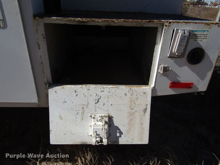 image for item DG6703 2005 Ford F550 Super Duty bucket truck