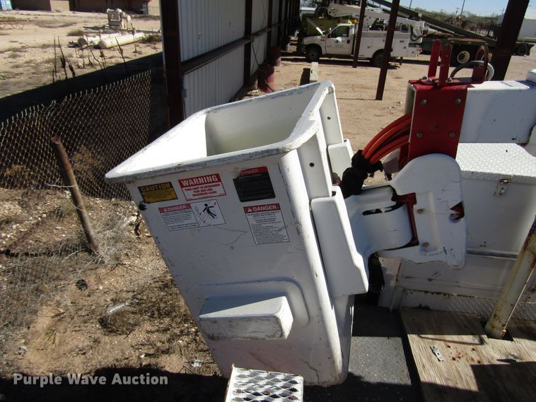 image for item DG6703 2005 Ford F550 Super Duty bucket truck