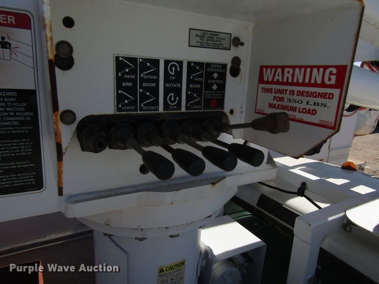 image for item DG6703 2005 Ford F550 Super Duty bucket truck