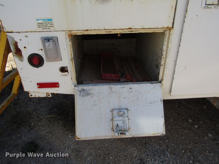 image for item DG6703 2005 Ford F550 Super Duty bucket truck