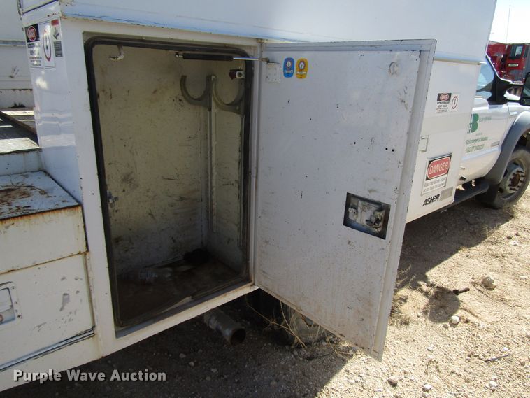 image for item DG6703 2005 Ford F550 Super Duty bucket truck