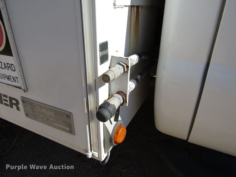 image for item DG6703 2005 Ford F550 Super Duty bucket truck