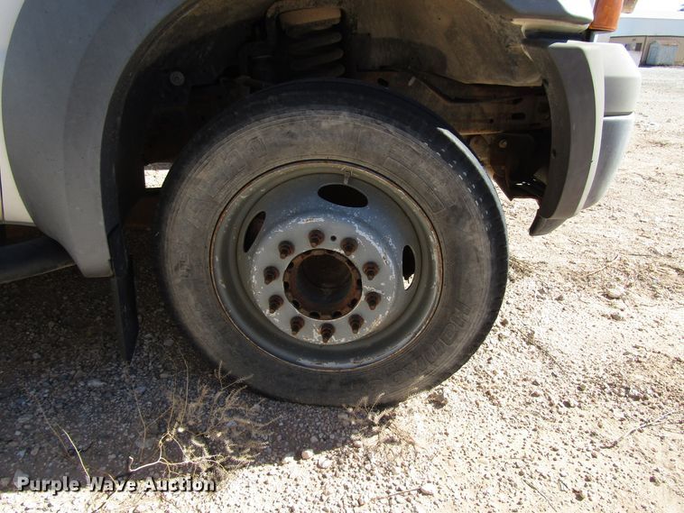 image for item DG6703 2005 Ford F550 Super Duty bucket truck