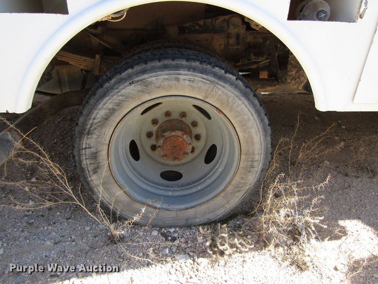 image for item DG6703 2005 Ford F550 Super Duty bucket truck