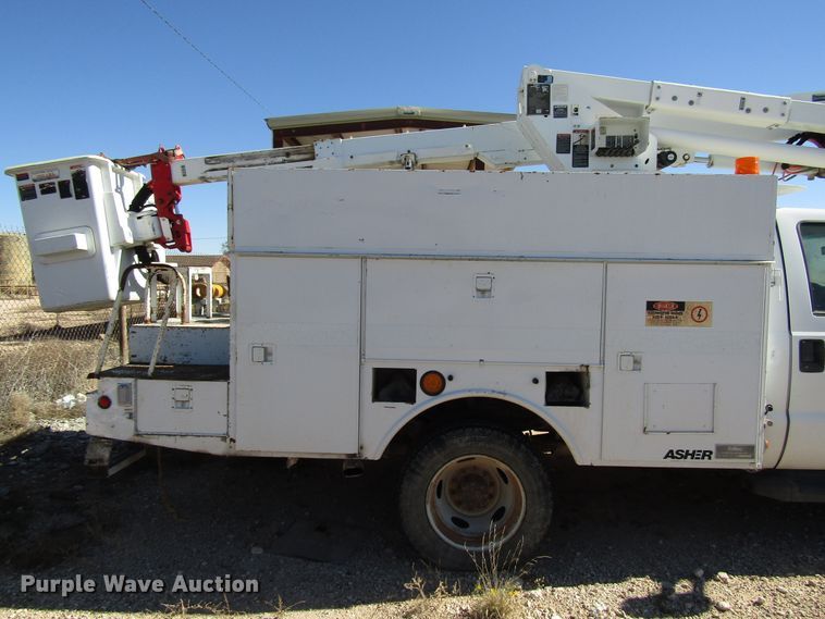 image for item DG6704 2007 Ford F550 Super Duty bucket truck