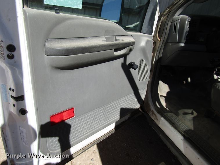 image for item DG6706 2004 Ford F550 Super Duty bucket truck