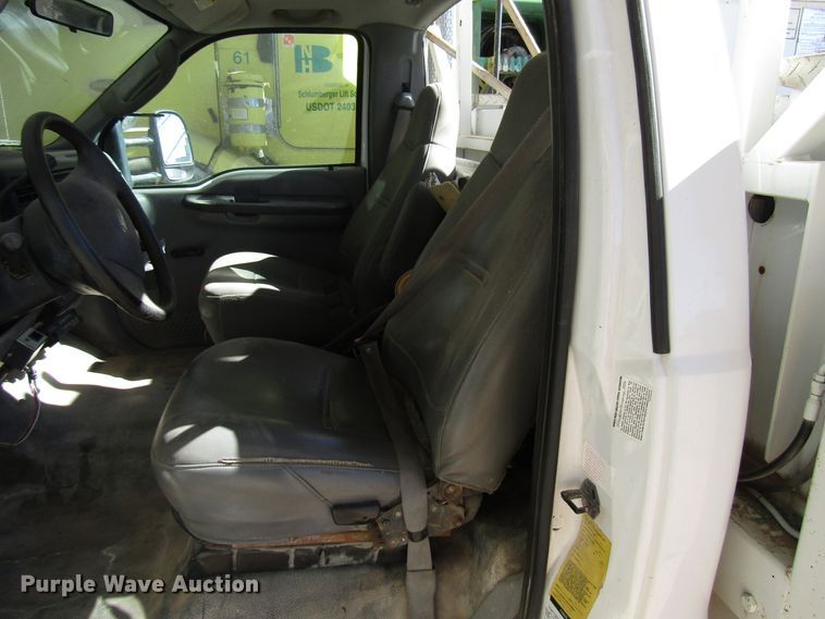 image for item DG6706 2004 Ford F550 Super Duty bucket truck