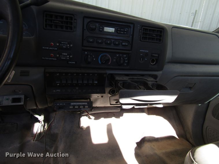 image for item DG6706 2004 Ford F550 Super Duty bucket truck