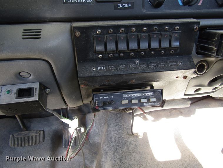 image for item DG6706 2004 Ford F550 Super Duty bucket truck