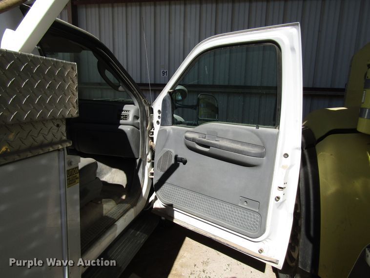 image for item DG6706 2004 Ford F550 Super Duty bucket truck
