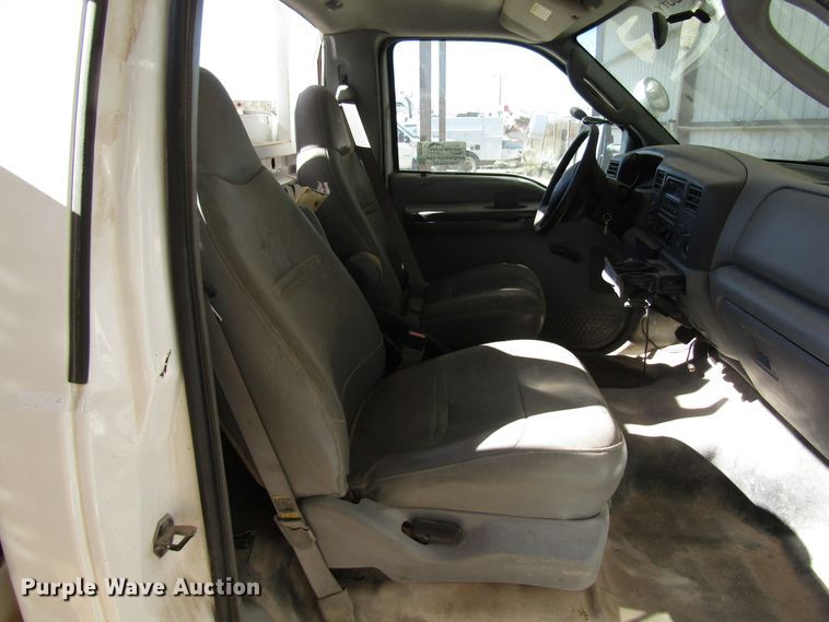 image for item DG6706 2004 Ford F550 Super Duty bucket truck